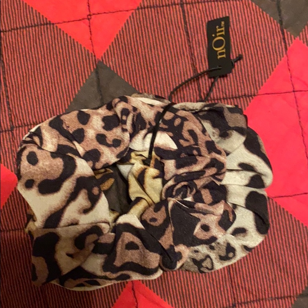 Noir scrunchies